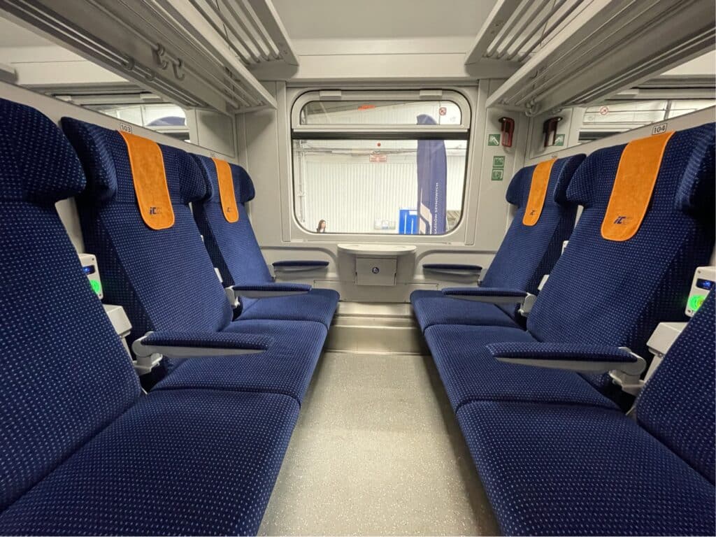FPS i PESA przekazują zmodernizowane wagony Z1 do PKP Intercity foto: PKP IC