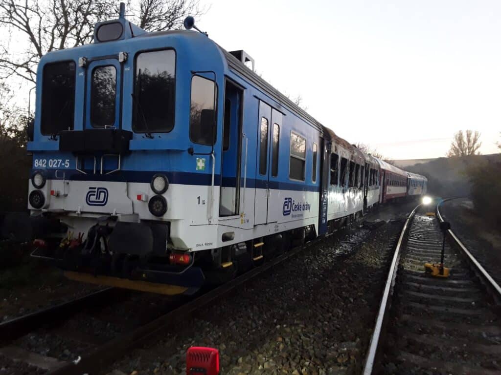 Pożar pociągu pasażerskiego w Czechach. Szybka akcja strażaków i spore straty foto: HZS