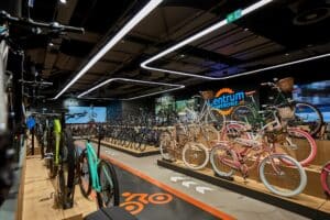 Dadelo S.A. rozwija sieć salonów stacjonarnych - otwarcie CentrumRowerowe.pl w Krakowie