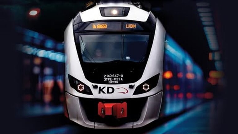Nocny KD Super Sprinter wrócił na tory. Z nowym przystankiem foto: KD