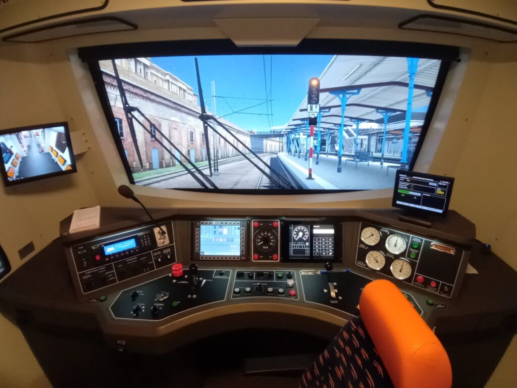 POLREGIO modernizuje symulator szkoleniowy EN57AL w Lublinie foto: Polregio