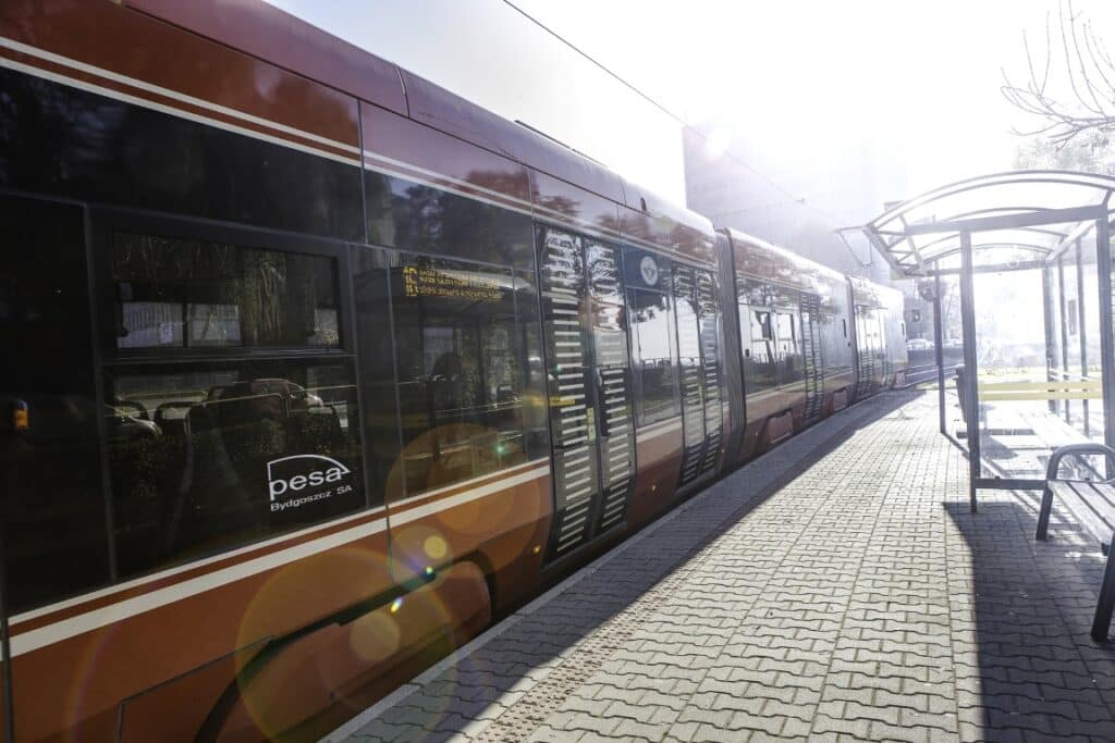 Kibice wybierający się na mecz Polska – Nowa Zelandia na Stadionie Śląskim będą mogli skorzystać z udogodnień w komunikacji miejskiej Transport GZM. Wśród nich są bezpłatne przejazdy, specjalna linia tramwajowa oraz dodatkowe kursy tramwajów i autobusów.