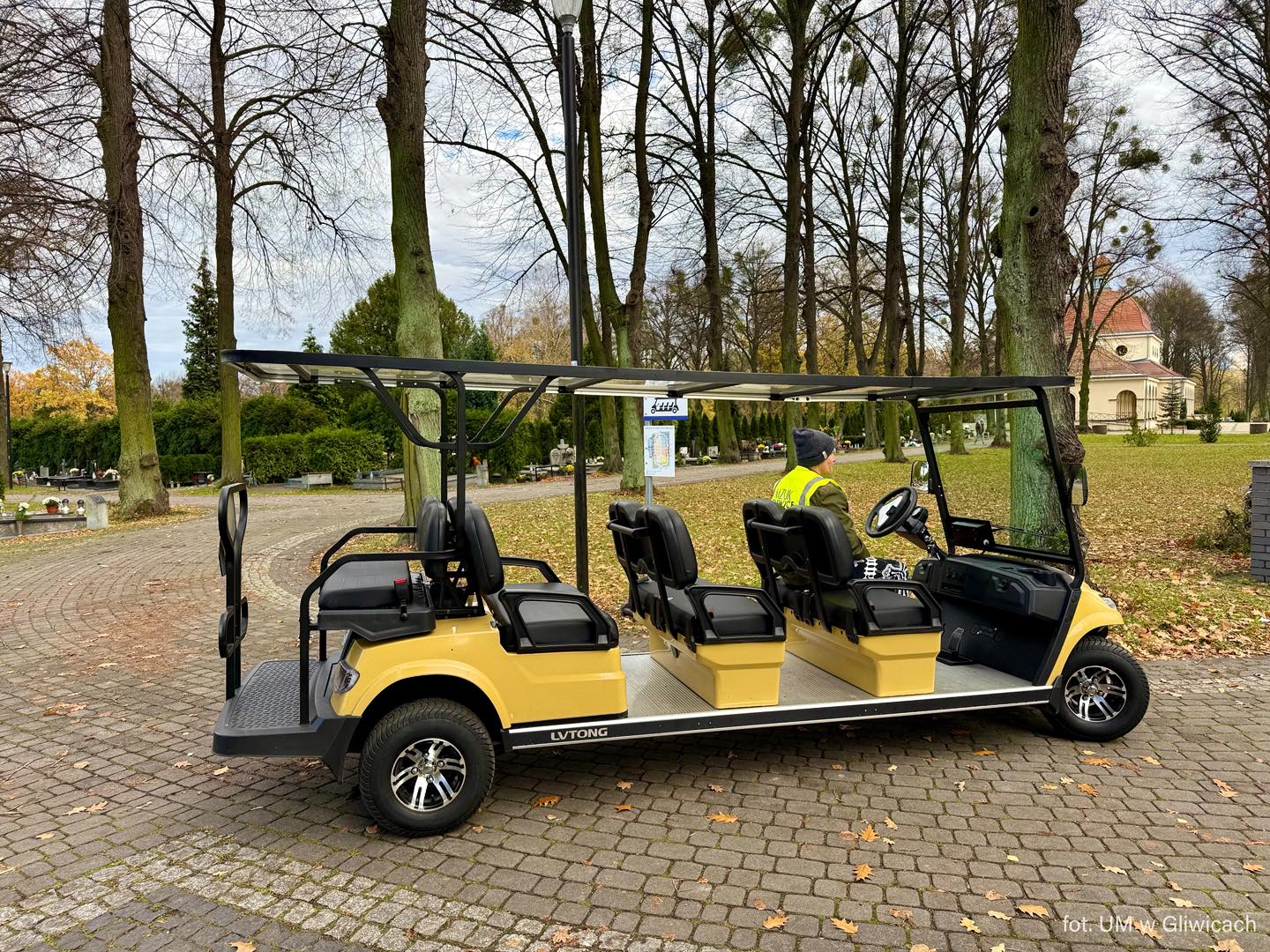 Infotrans - Dobry pomysł z Gliwic: Bezpłatne meleksy na cmentarzach. Nie trzeba do tego autonomii