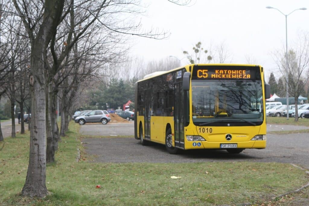 Transport GZM z bezpłatnymi przejazdami i specjalnymi liniami na Wszystkich Świętych
