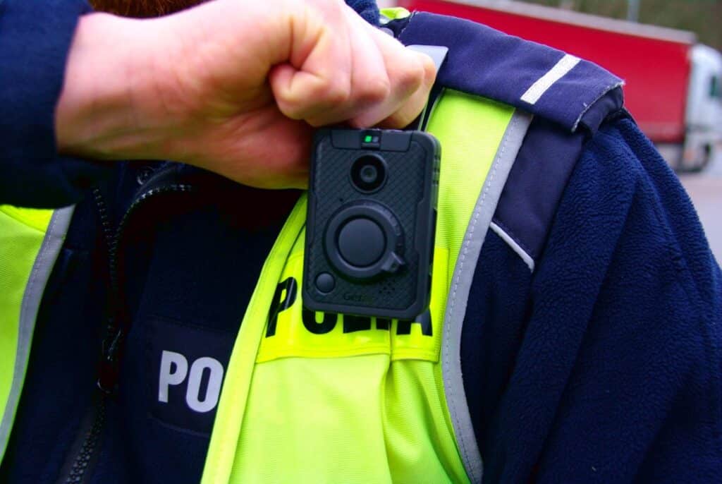 Policjanci z kamerami nasobnymi / fot. Policja