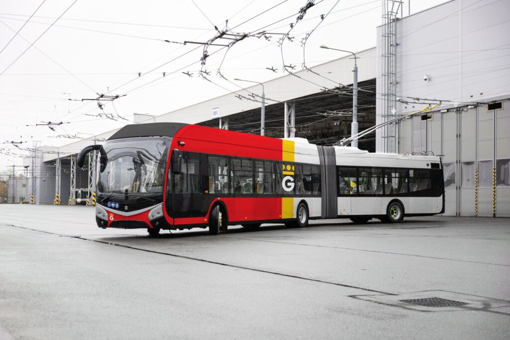 Dopravní podnik města Hradce Králové (DPMHK) oficjalnie zapowiedział wdrożenie nowego, jednolitego designu pojazdów transportu publicznego.