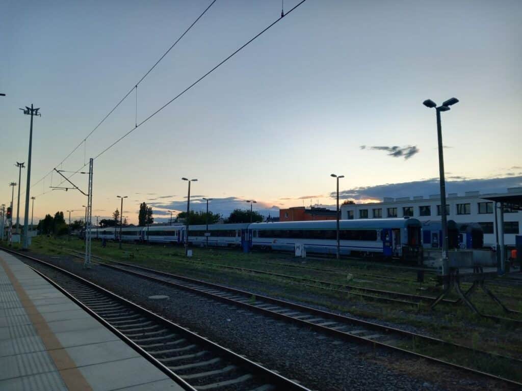 Więcej wagonów i intensywna praca zaplecza technicznego. PKP Intercity szykuje się na Wszystkich Świętych