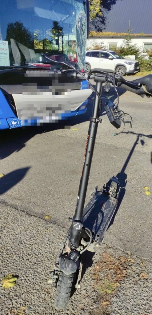 14-latek na hulajnodze wjechał prosto pod autobus. Śmigłowiec LPR w akcji! / fot. Policja