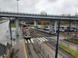 Tramwaj czekający przed pętlą Żerań FSO