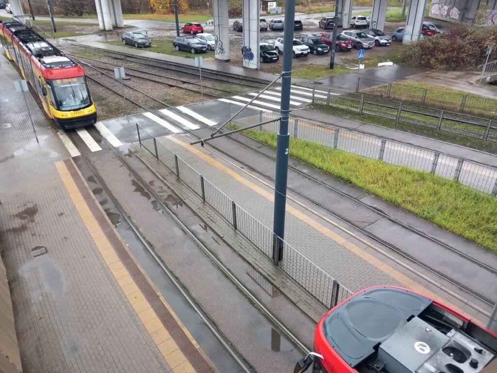 Tramwaj czekający przed pętlą Żerań FSO