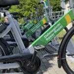 Zielonogórzanie mogą korzystać z rowerów miejskich jeszcze przez trzy tygodnie – sezon potrwa do 30 listopada 2025 roku.