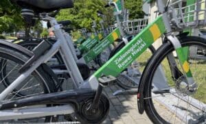 Zielonogórzanie mogą korzystać z rowerów miejskich jeszcze przez trzy tygodnie – sezon potrwa do 30 listopada 2025 roku.