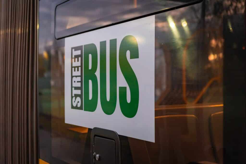 Wrocławski streetbus znów w trasie. Autobusowa pomoc dla osób w kryzysie