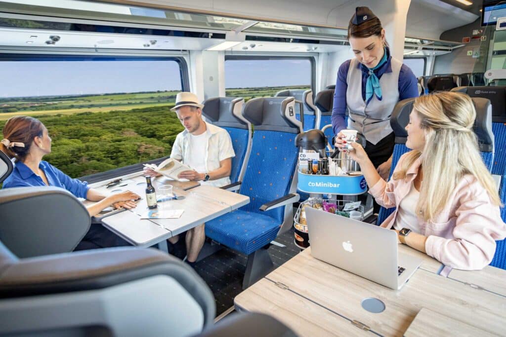 České dráhy wprowadzają nowy rozkład jazdy 2025/2026. Więcej połączeń, nowoczesne pociągi i atrakcyjne zniżki dla pasażerów foto: CD