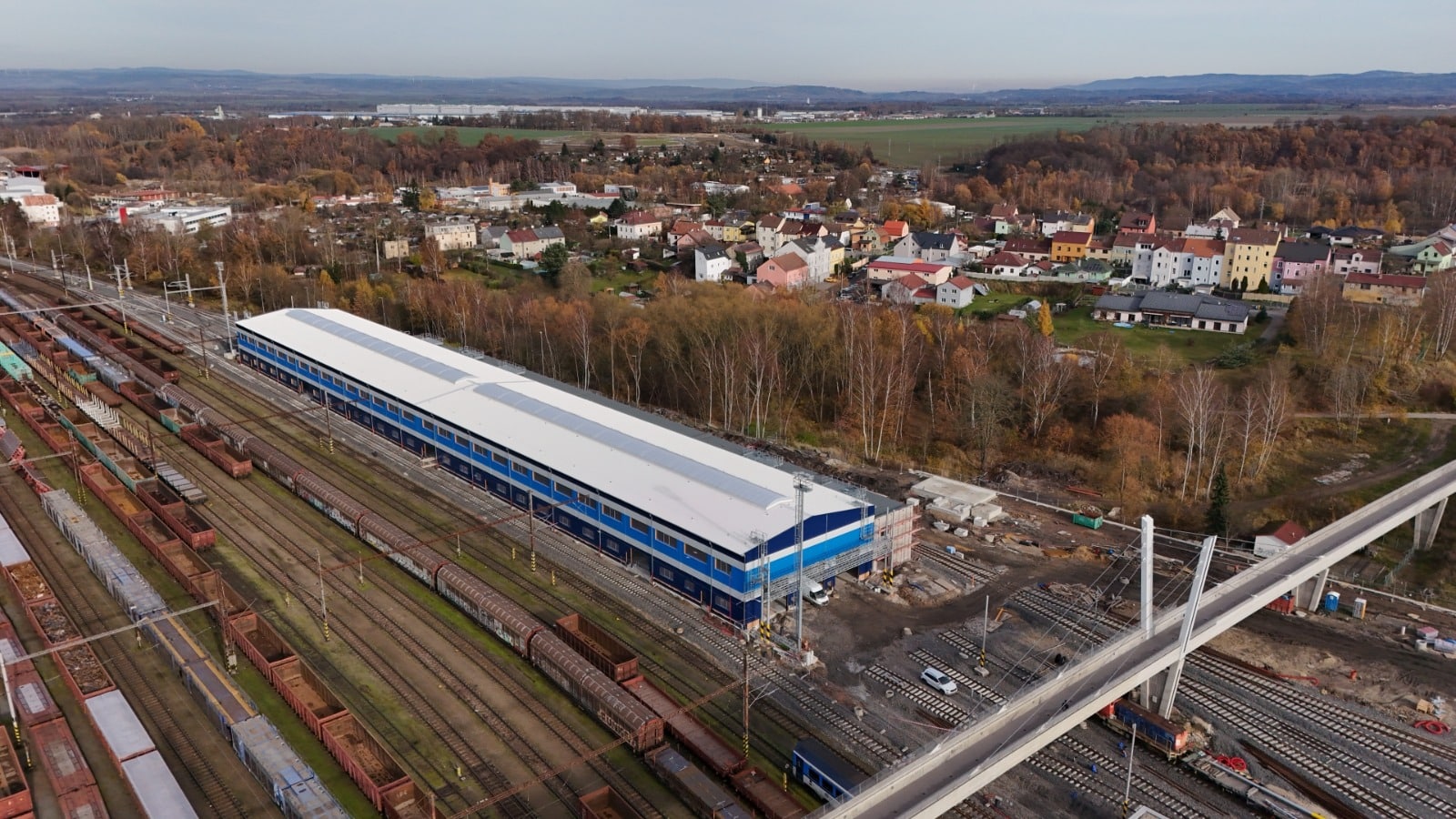 Inforail - Nowa hala serwisowa Ceskich drah w Chebie coraz bliżej ukończenia. Obiekt ma ruszyć na wiosnę 2026 roku