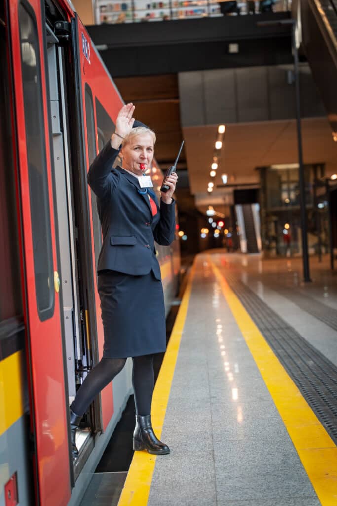 Kolejarze z ŁKA opowiadają o swojej pracy. W Dzień Kolejarza foto: ŁKA