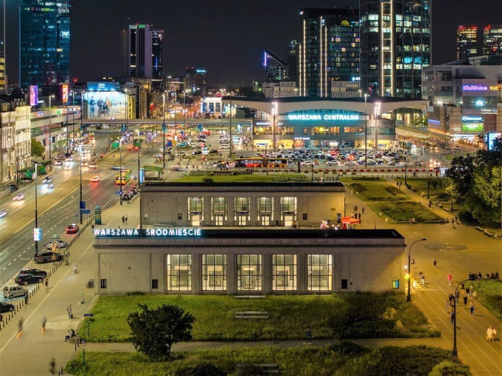 Zamknięty dworzec Warszawa Centralna. Linia SKM S3 pocięta na dwie części foto: UM Warszawa