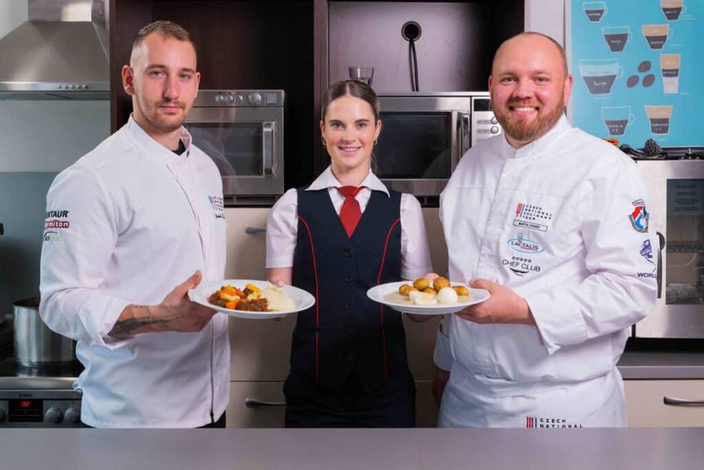 Nowe sezonowe menu w wagonach restauracyjnych ČD. Ciepłe smaki jesieni na pokładzie