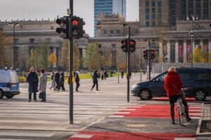 Od dziś można korzystać z nowego przejścia dla pieszych i przejazdu rowerowego przez ulicę Marszałkowską w osi ulicy Złotej.