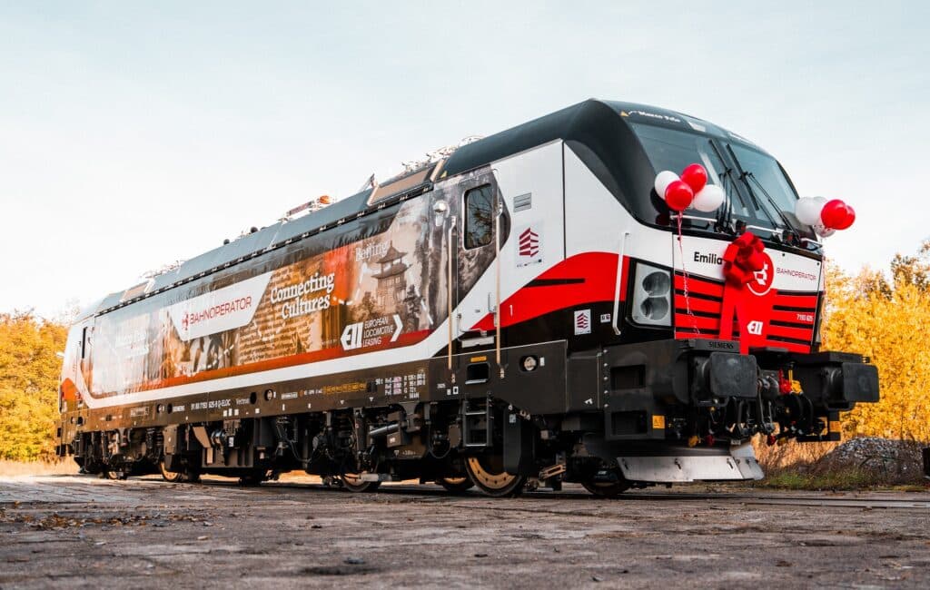 Pierwszy polski odbiorca z lokomotywą Vectron homologowaną na Włochy foto: Siemens