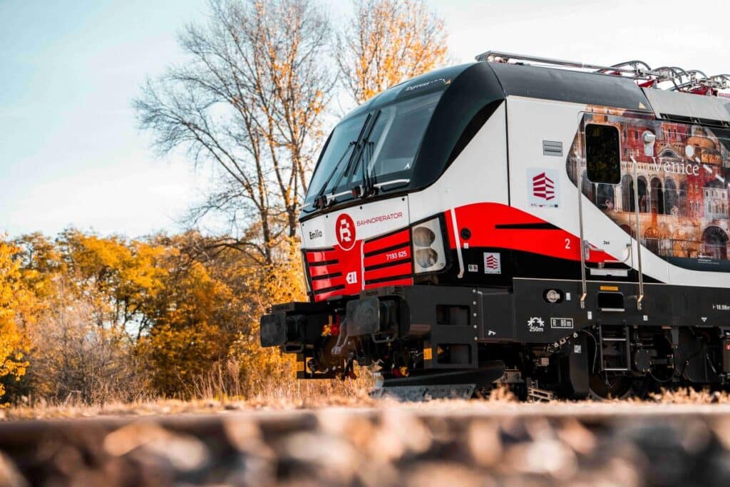 Pierwszy polski odbiorca z lokomotywą Vectron homologowaną na Włochy foto: Siemens