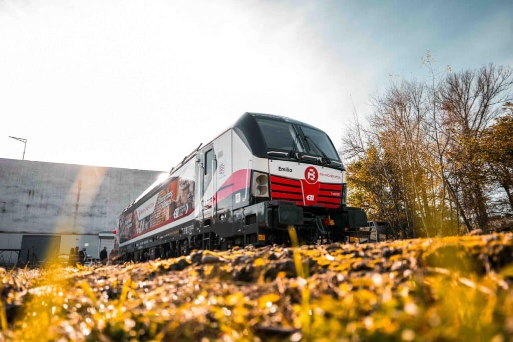 Pierwszy polski odbiorca z lokomotywą Vectron homologowaną na Włochy foto: Siemens