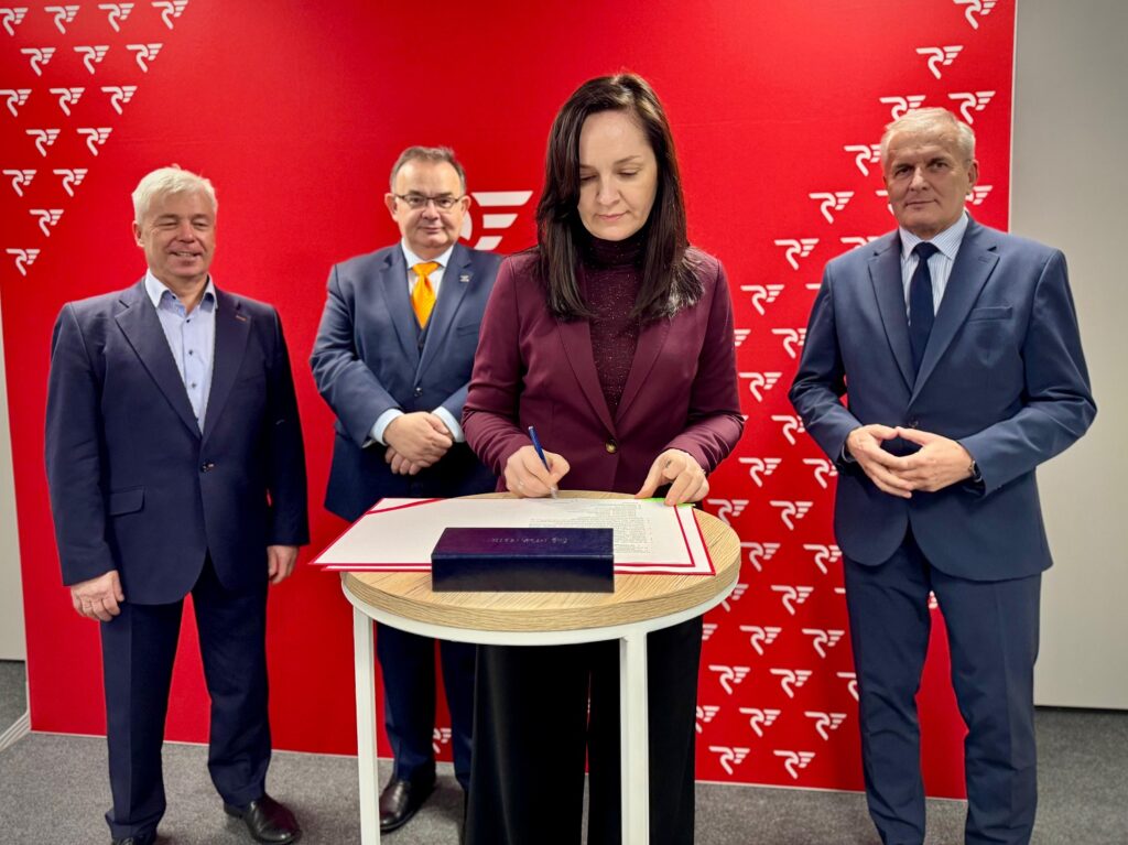 Podpisanie umowy na myjnię Polregio w Szczecinie