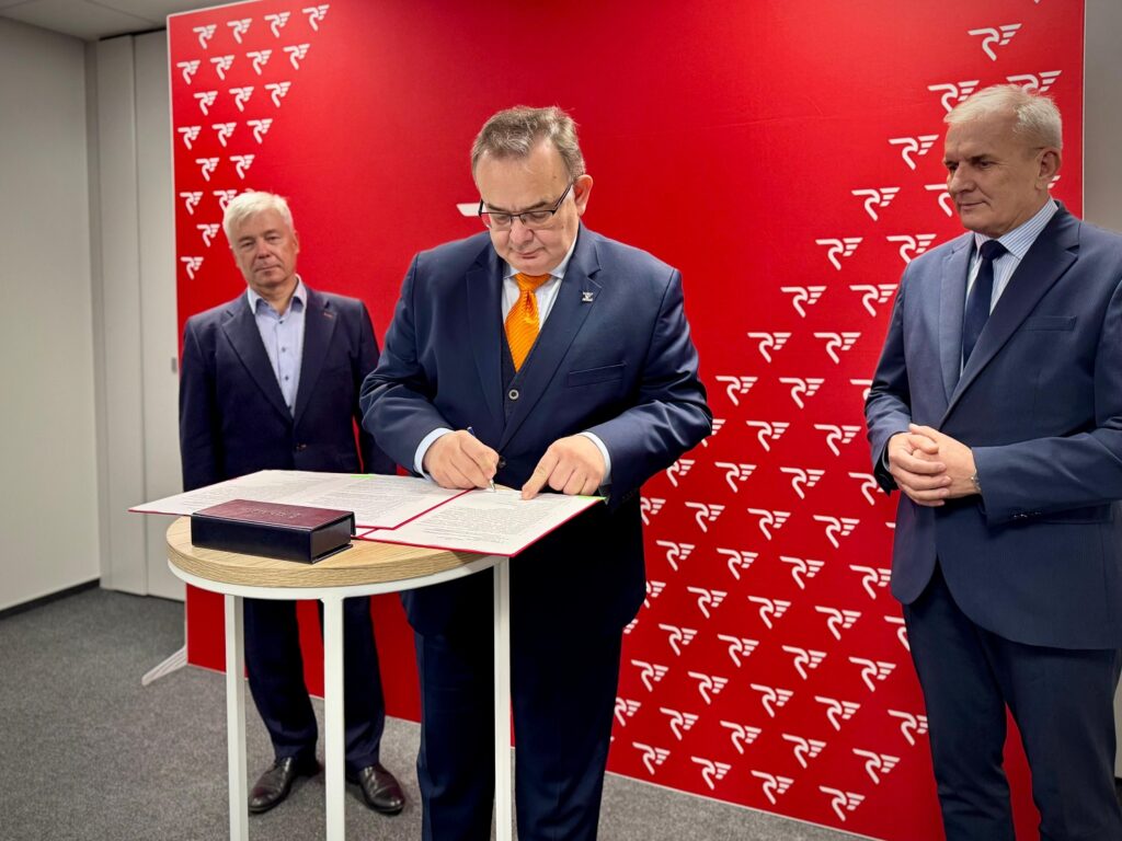 Podpisanie umowy na myjnię Polregio w Szczecinie