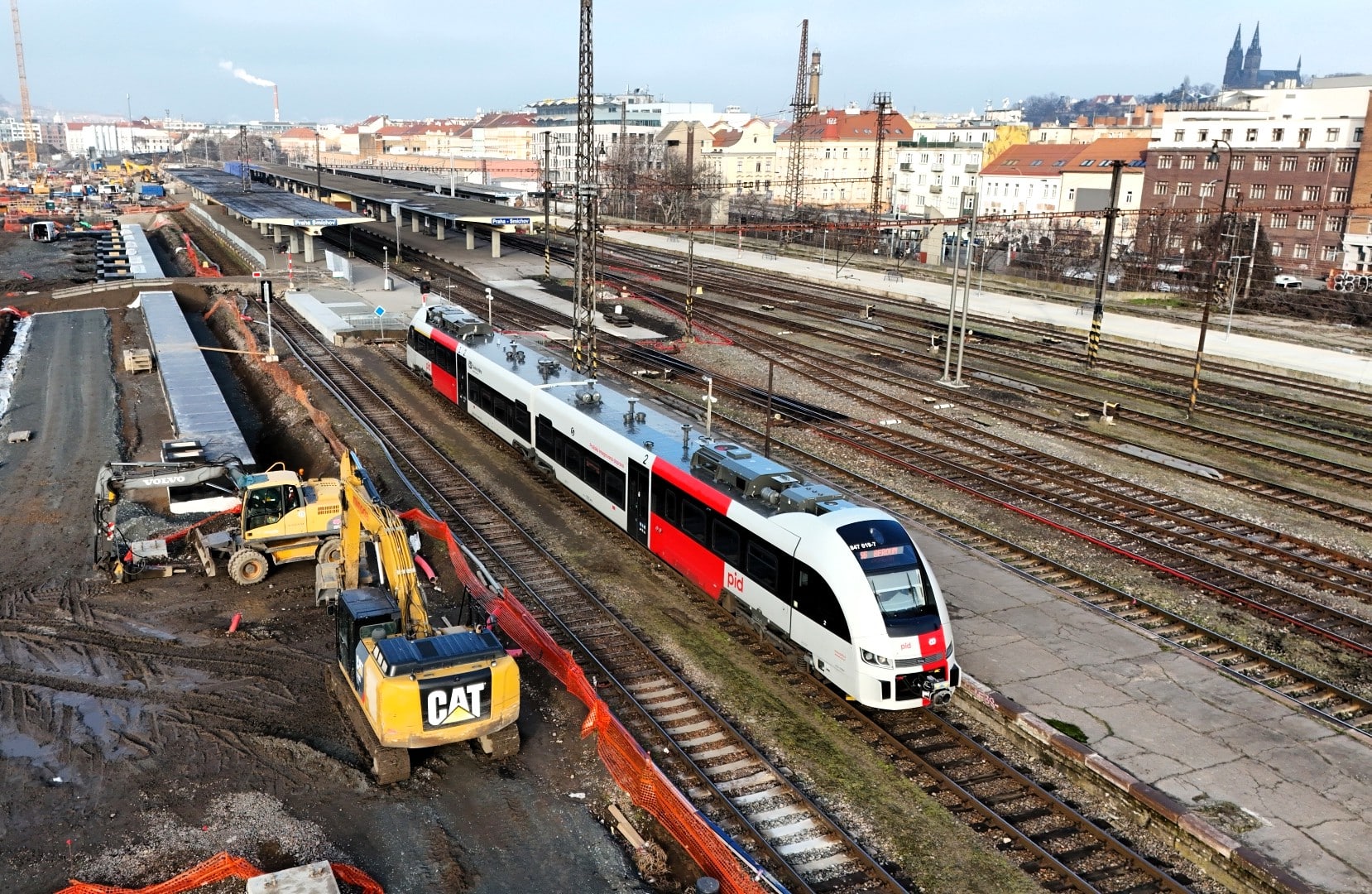 Inforail - Coraz więcej pasażerów wybiera pociągi w Pradze. Rekordowe wyniki PID