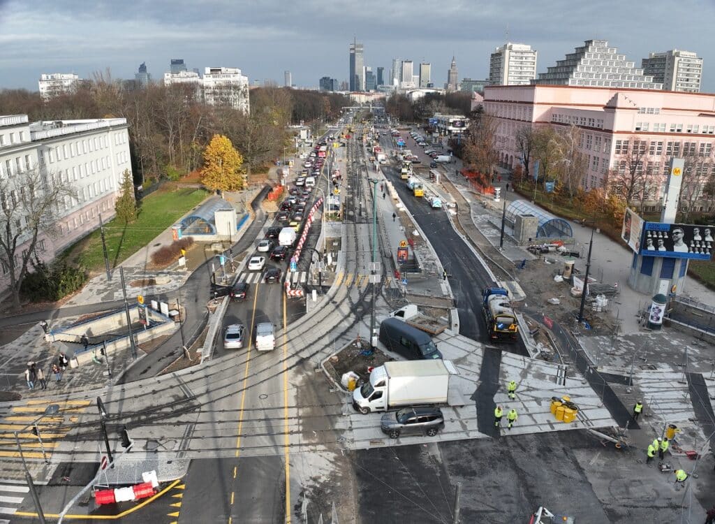 Warszawa: Podłączenie nowej sieci trakcyjnej na Mokotowie. Zmiany w ruchu tramwajów foto: UM Warszawa