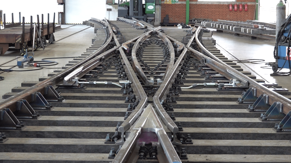 DT – Výhybkárna a strojírna podsumowuje rekordowe pierwsze dziewięć miesięcy 2025 roku