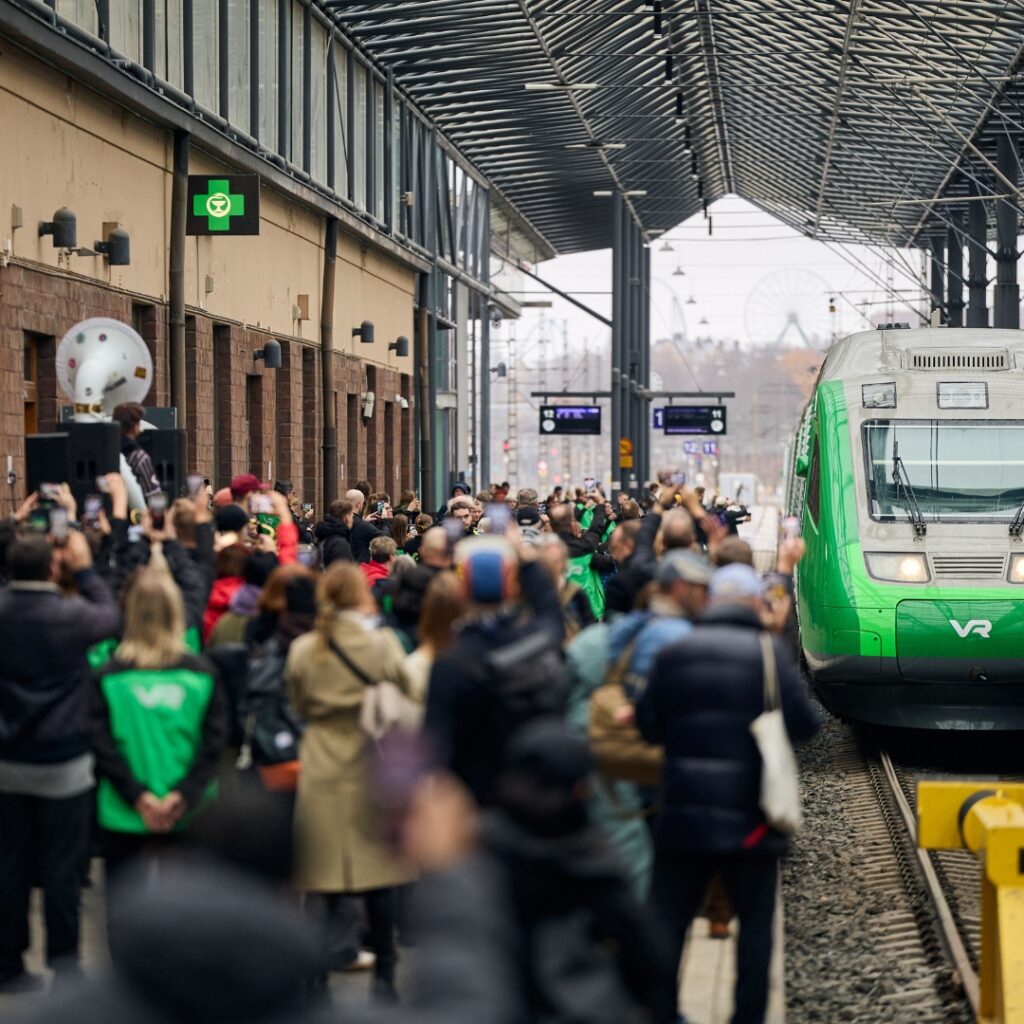 Nowy standard kolei w Finlandii. Pendolino Plus ruszyło na trasę foto: VR