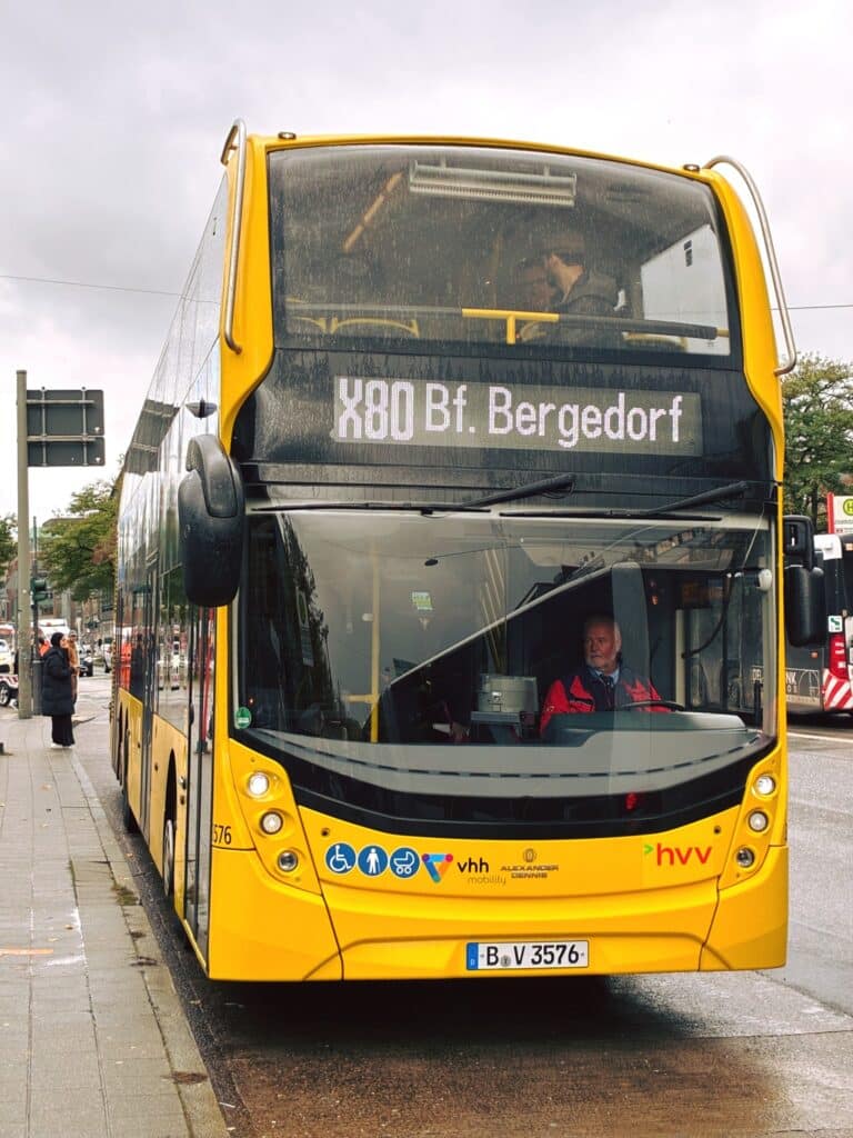 Test dwu-pokładowego autobusu w Hamburgu. / fot. hvv