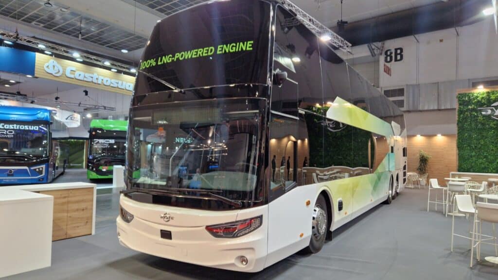 Ayats na Busworld 2025: Twiliner i Horizon LNG pokazują kierunek rozwoju autobusów premium