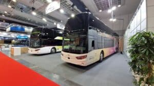 Ayats na Busworld 2025: Twiliner i Horizon LNG pokazują kierunek rozwoju autobusów premium