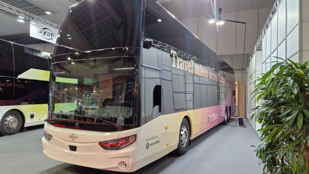Ayats na Busworld 2025: Twiliner i Horizon LNG pokazują kierunek rozwoju autobusów premium