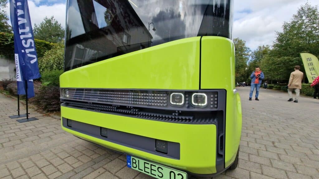 Autonomiczny smartbus na Cmentarzu Osobowickim przewiózł ponad 1,2 tys. pasażerów