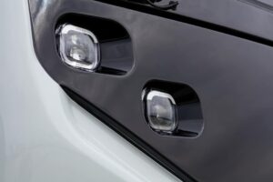 COBUS przyspiesza elektryfikację lotnisk. Litwa kupuje 12 e-busów, Anglia świętuje 5000. egzemplarz,