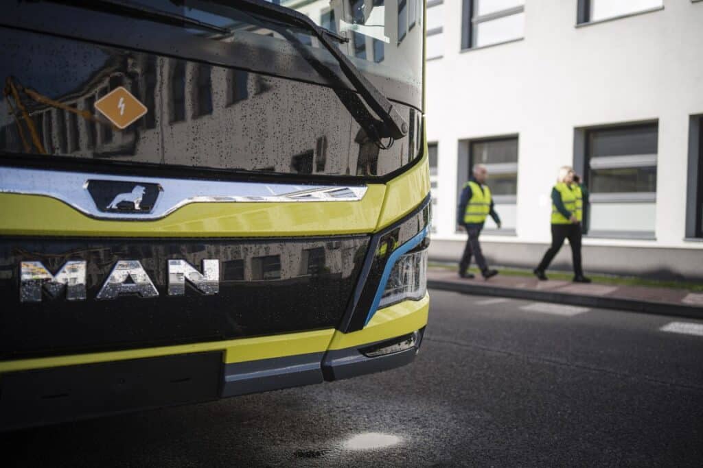 PIE: maleje rola branży motoryzacyjnej w Polsce - fabryka autobusów MAN Bus Starachowice