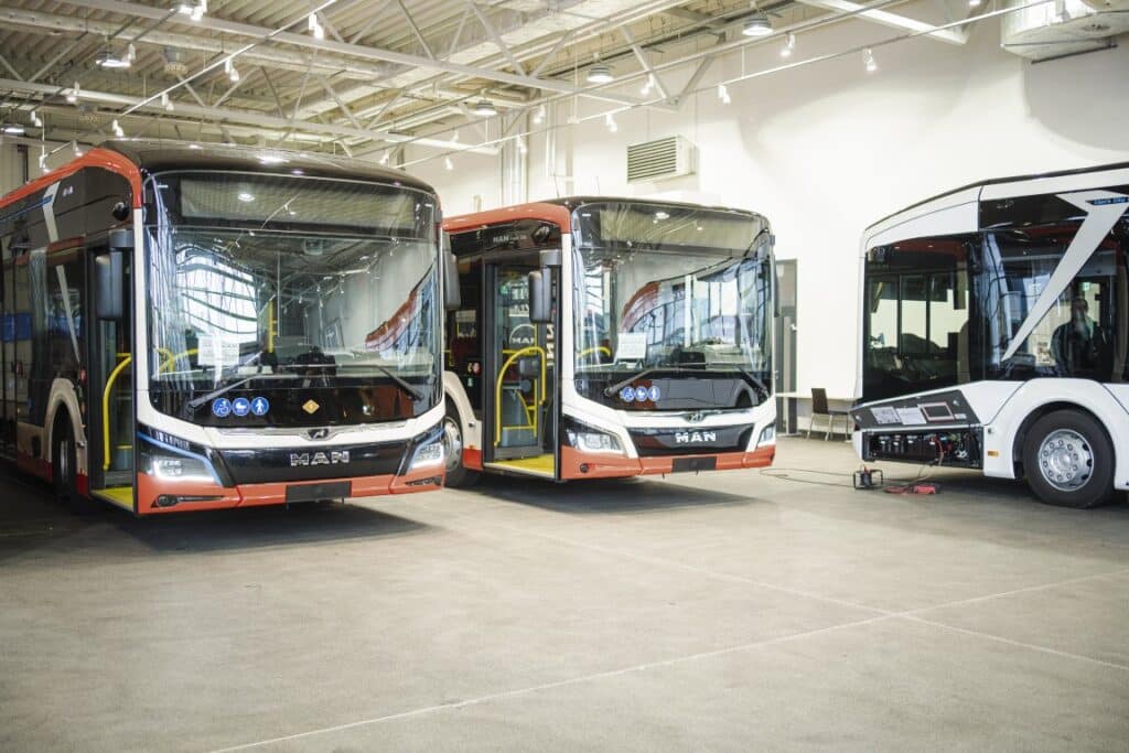 PIE: maleje rola branży motoryzacyjnej w Polsce - fabryka autobusów MAN Bus Starachowice