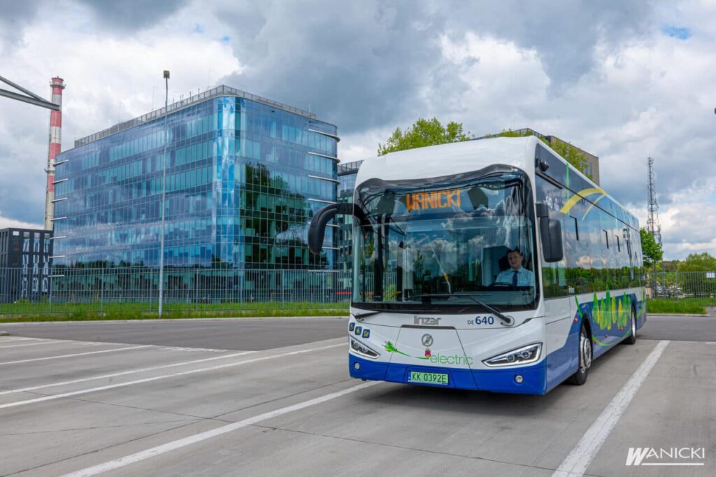 Cztery pierwsze elektrobusy Irizara w starej stylistyce już w MPK Kraków.