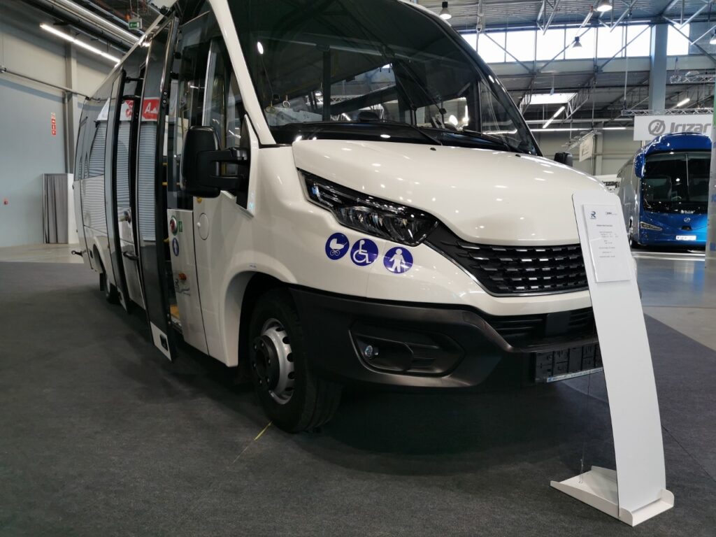 12 niskoemisyjnych MINI dla Krosna Odrzańskiego. ABP BUS&COACH z pierwszym zwycięstwem w tej kategorii