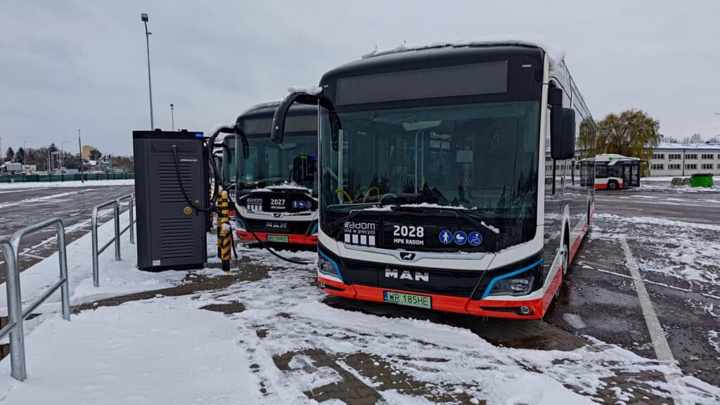 Kolejnych pięć autobusów elektrycznych przybyło radomskiemu MPK / fot. UM Radom
