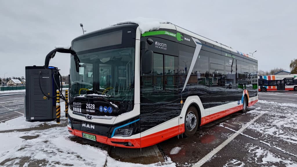 Kolejnych pięć autobusów elektrycznych przybyło radomskiemu MPK / fot. UM Radom