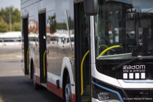 Kolejnych pięć autobusów elektrycznych przybyło radomskiemu MPK