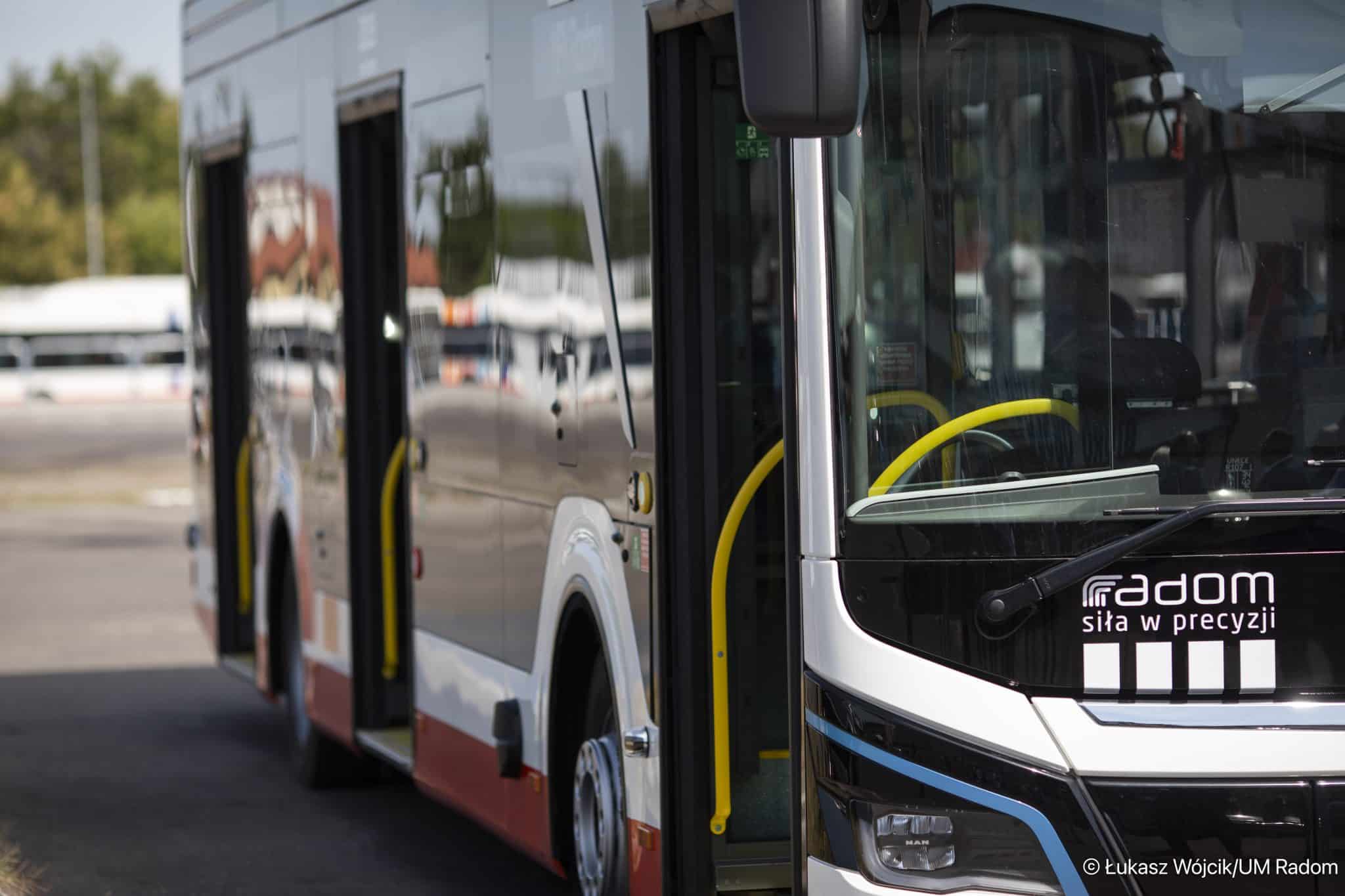 Infobus - Pięć kolejnych elektrobusów MAN wyjechało na trasy MPK Radom. Znamy ich imiona