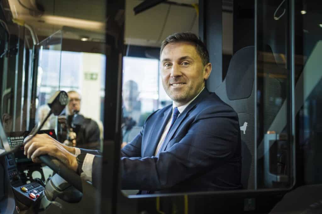 Starachowice. w październiku zastępca prezydenta ds. mobilności i bezpieczeństwa Piotr Borawski, dyrektor ZTM Łukasz Kłos i prezes firmy Relobus, Tomasz Rochowicz odwiedzili fabryk MAN w Starachowicach gdzie przyglądali się produkcji nowych autobusów, które obsługiwać będą mieszkańców Gdańska