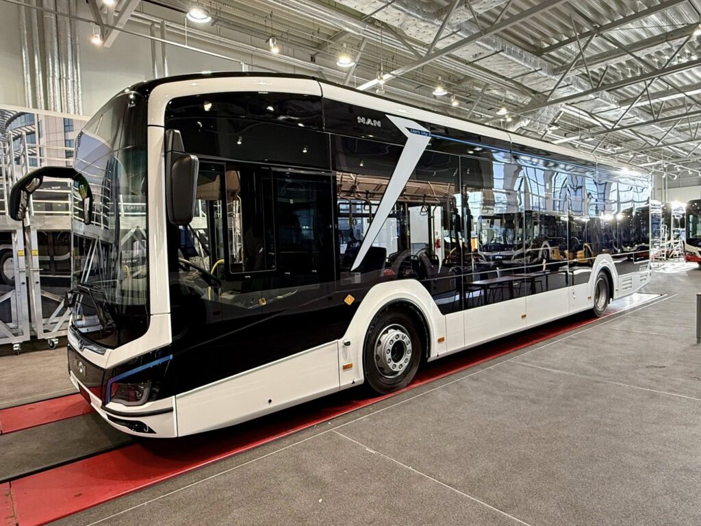 Nowe autobusy elektryczne dla Starachowic. Produkcja, przetarg i odbiory w jednym mieście / fot. Marek Materek - FB