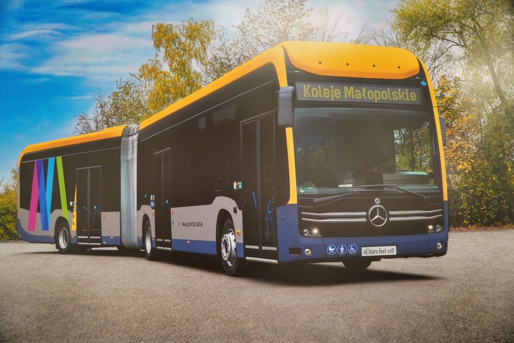 Umowa na pierwsze kolejowe autobusy wodorowe w Polsce. Z Daimler Buses