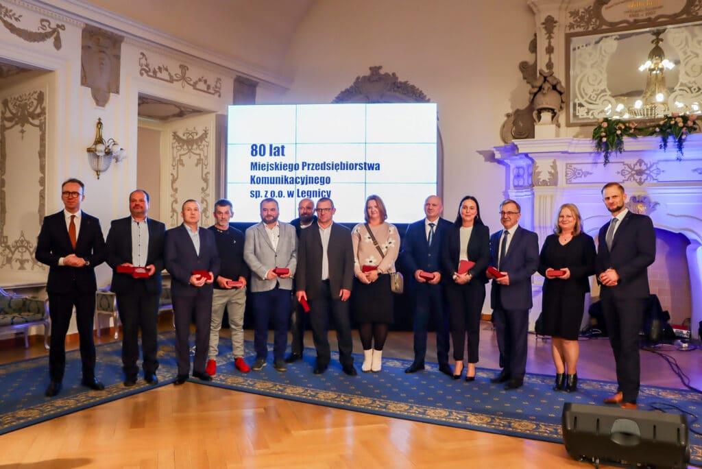 Nowe elektrobusy Solarisa i 80 lat Miejskiego Przedsiębiorstwa Komunikacyjnego w Legnicy to ważny moment w historii lokalnego transportu publicznego / fot. UM Legnica